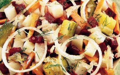 Salată rusească de sfeclă, cartofi și morcovi (Vinegret)