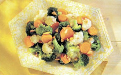 Salată de brocoli, conopidă și morcovi