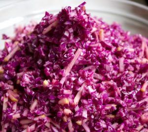 Salata de varza rosie cu mere