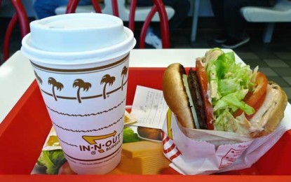 Dacă vreți, totuși, să mâncați la fast-food, măcar nu beți cafea!