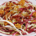 Salată de varză albă și roșie, cu nuci și oțet balsamic